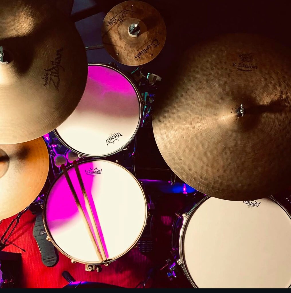 batería con platos zildjian